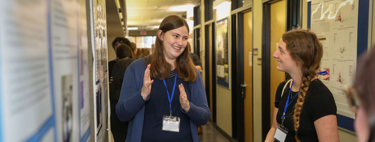 Student presenting project at the Society for Integrative and Comparative Biology