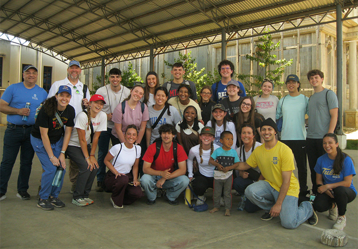 Group photo of UTulsa's Global Medical Brigades volunteers in Guatemala.