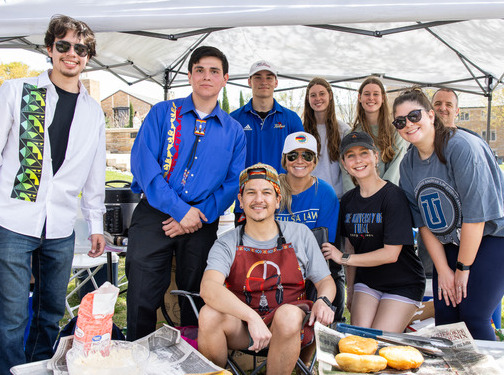 NALC event: Group of students at a cookout.
