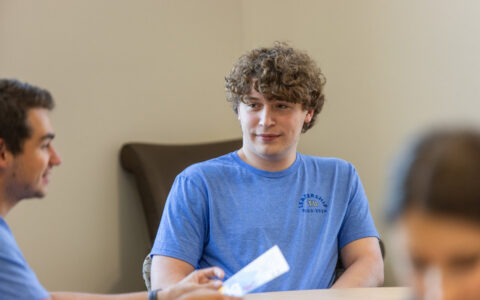 Young man in blue shirt at Mid-America AIChE conference