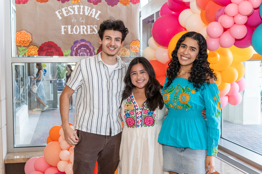 Festival de las Flores attendees
