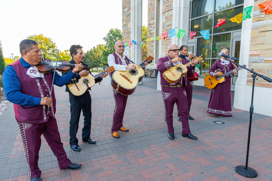 Mariachi band performs outside at Festival de las Flores.