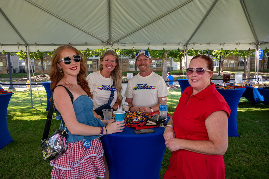 UTulsa student and her fmaily at Tulsa Parent & Family Weekend