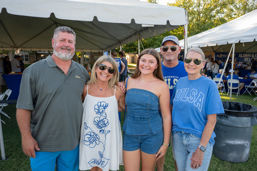 A family tailgates at Parent & Family Weekend