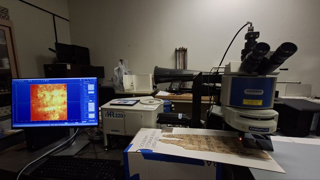 Raman microscopy on ancient manuscript